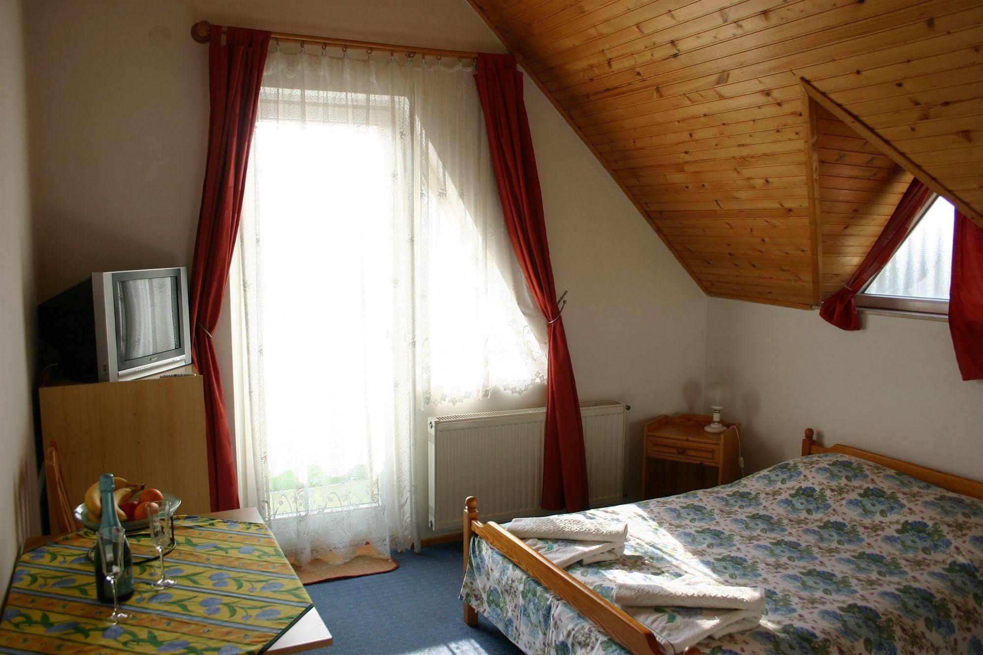 Lorelei Pension Adults Only Gyenesdiás Eksteriør billede